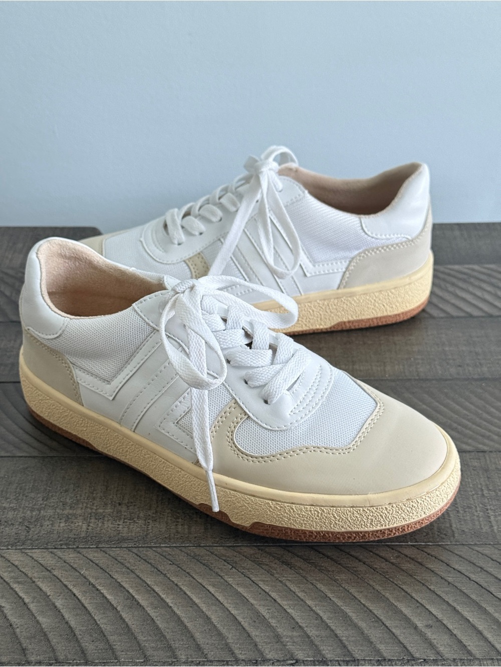 Mi.iM Women's White Lace Up Strip Sneakers Size 6.5